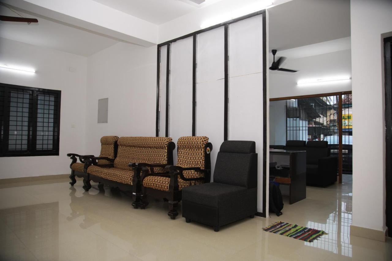 होटल Meghna Residency