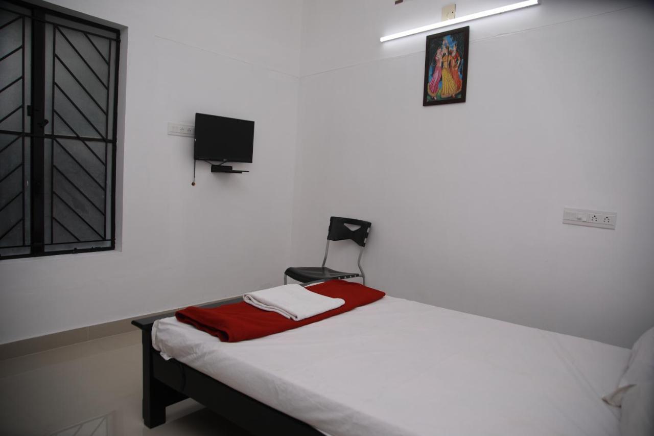 होटल Meghna Residency 3*