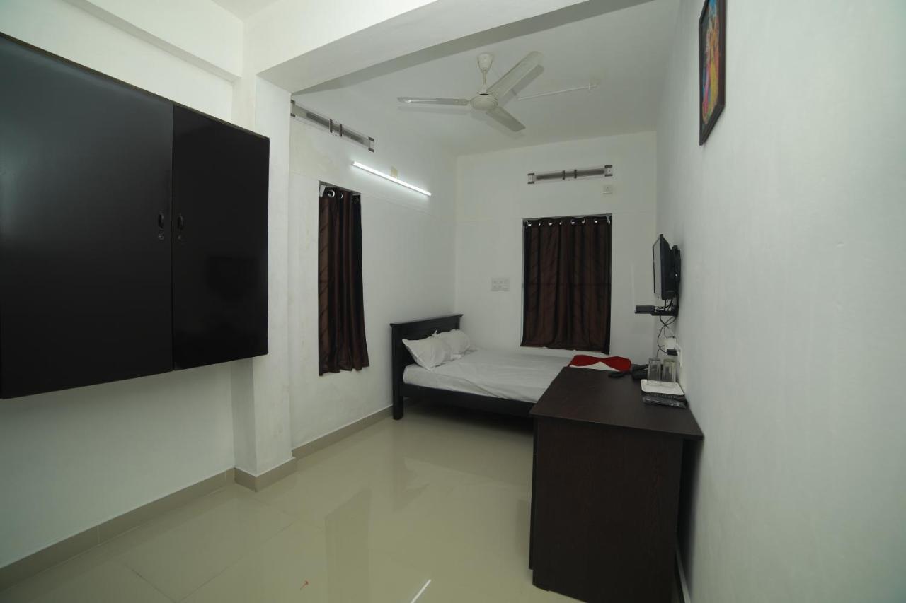 होटल Meghna Residency Thiruvananthapuram