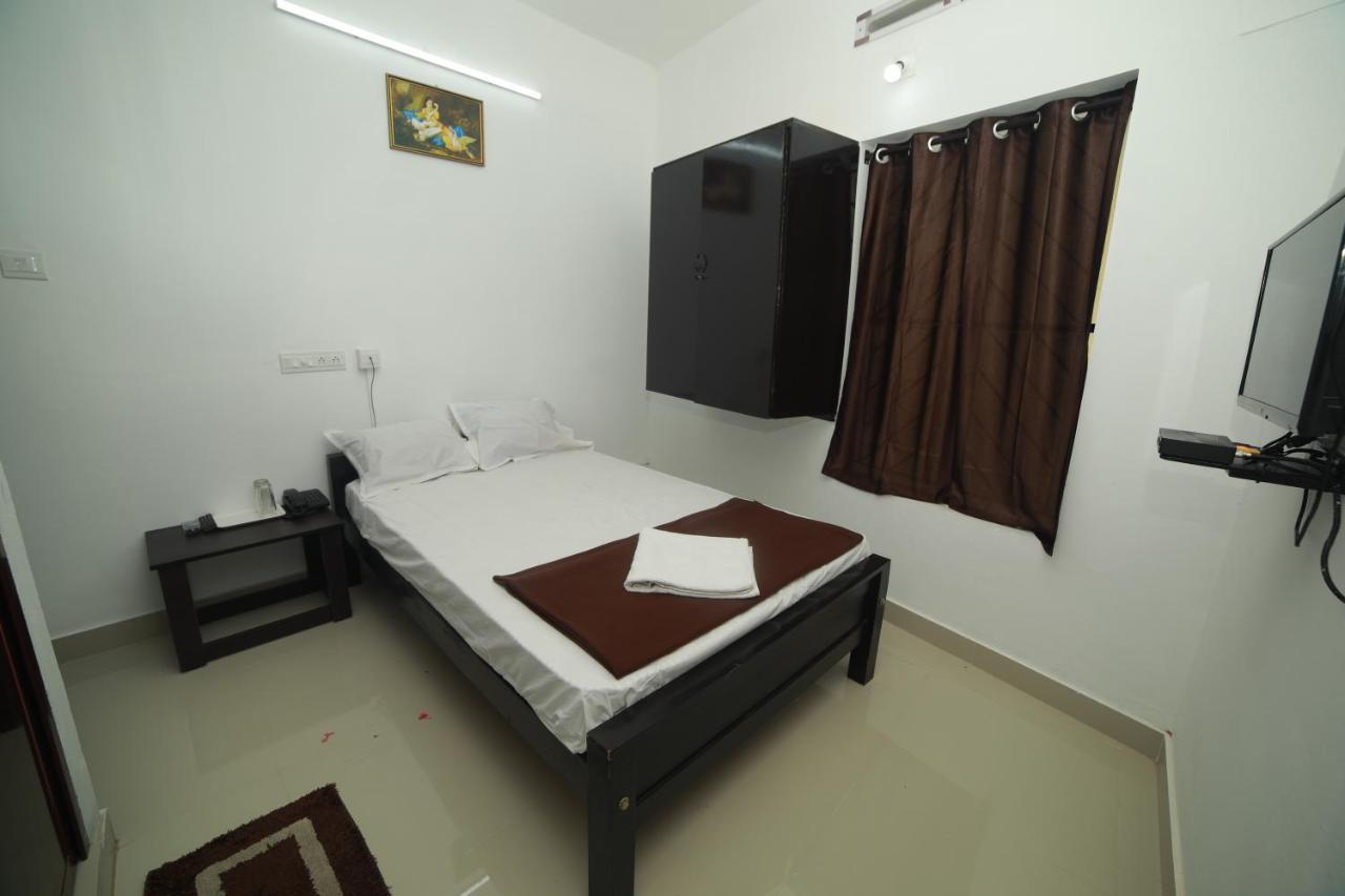 होटल Meghna Residency 3*