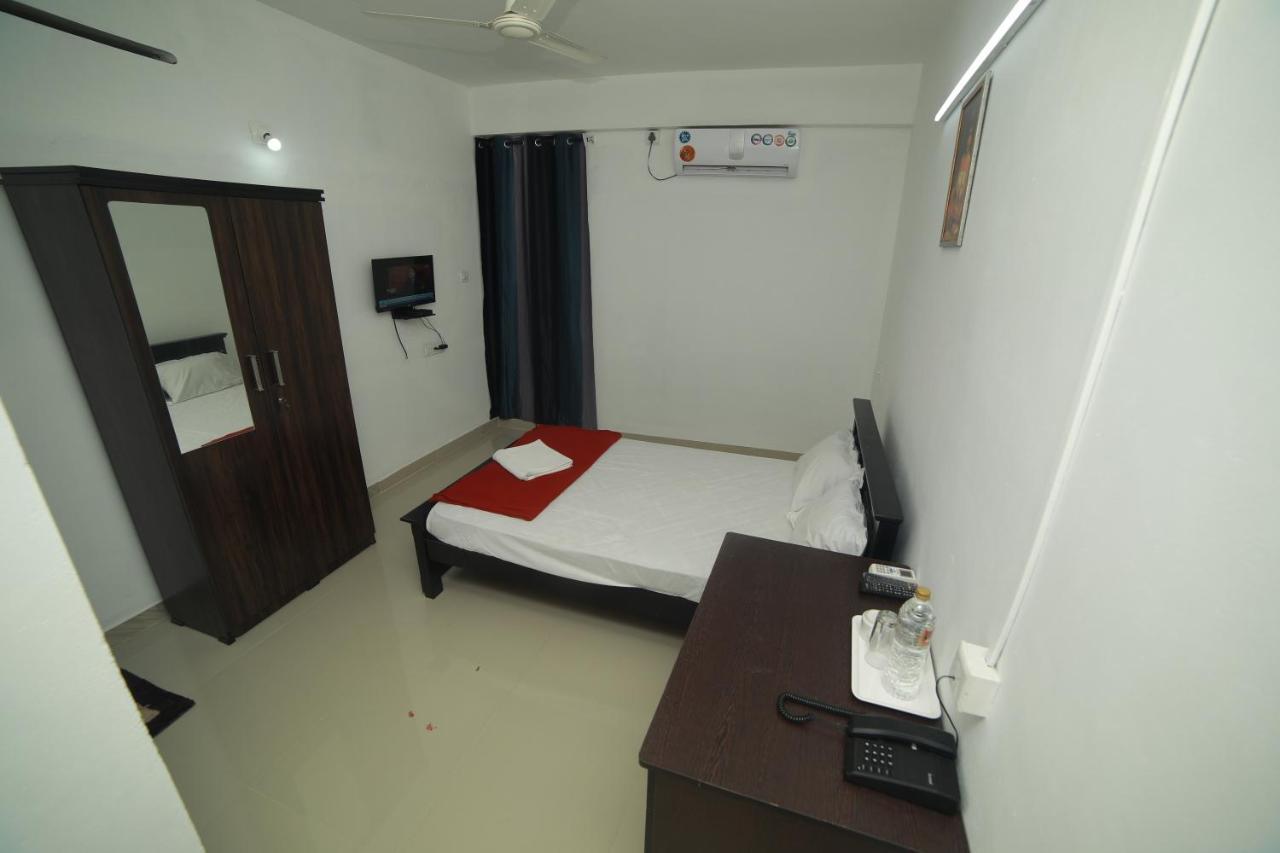 होटल Meghna Residency 3*
