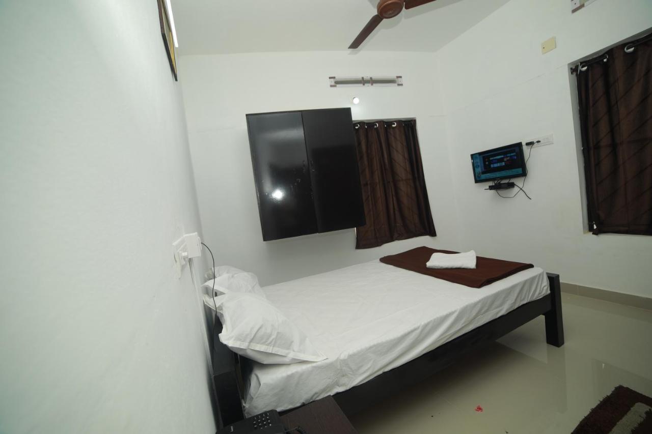 होटल Meghna Residency 3*